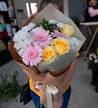 Букет цветов из:  Герберы, Розы и Хризантемы в Исетское