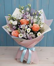 Букет цветов из:  Лизиантусы, Розы, Альстромерии и Гипсофила в Исетское