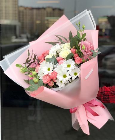 Букет цветов из: Розы, Лизиантусы и Хризантемы в Исетское